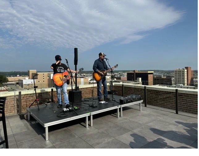 Full venue with live music